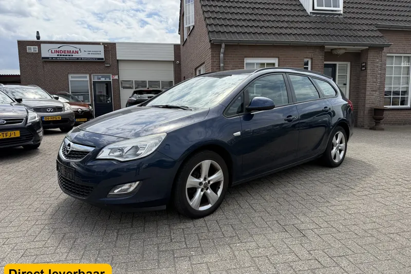 Opel Astra Sports Tourer (2012)
