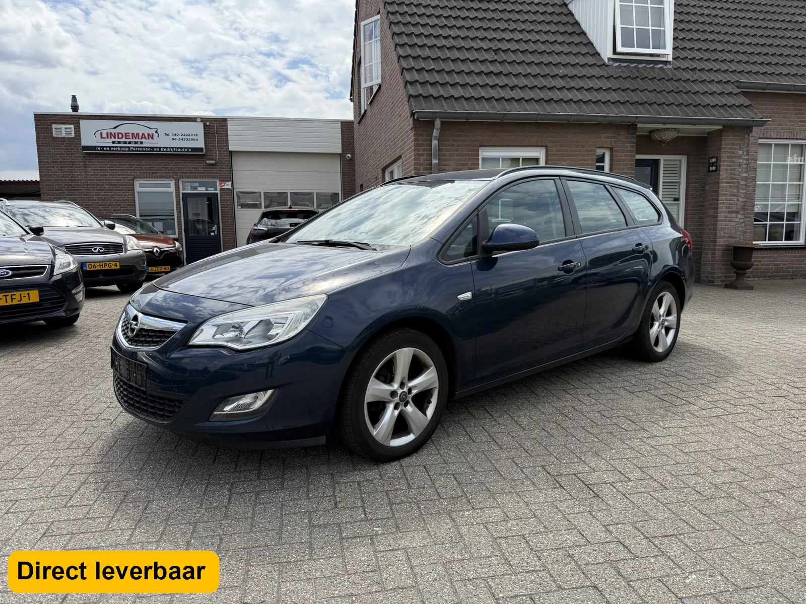 Opel Astra Sports Tourer (2012) — foto 1