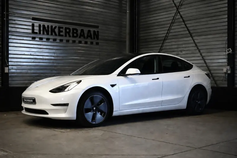 Tesla Model 3 (2023)
