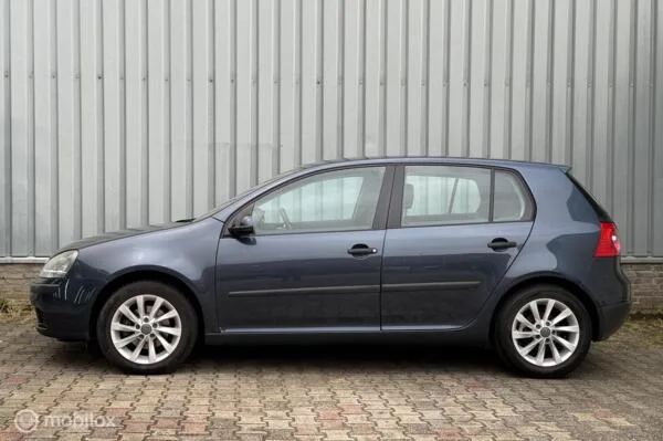 Volkswagen Golf (2004) — foto 1