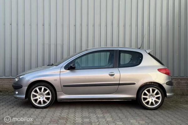 Peugeot 206 (2001) — foto 1