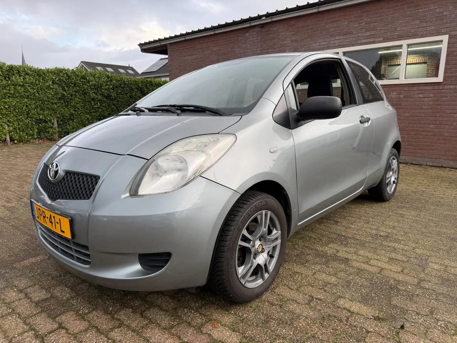 Toyota Yaris (2007) — foto 1