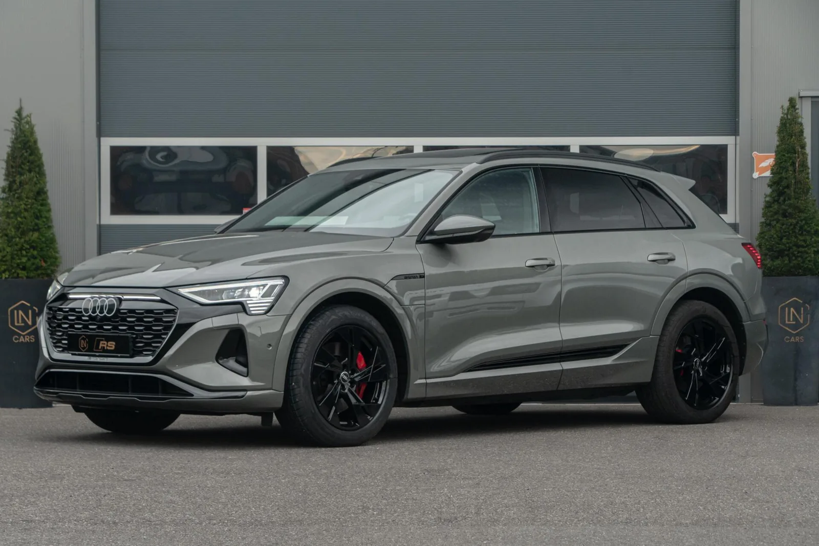 Audi Q8 e-tron (2023) — foto 1