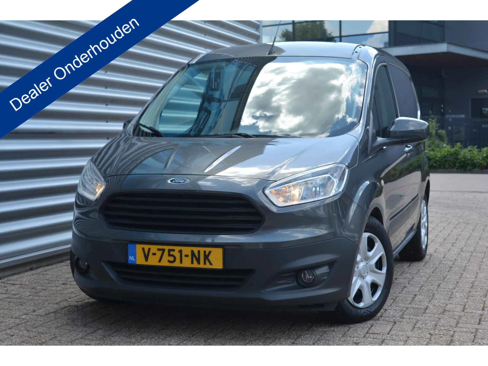 Ford Transit Courier (2018) — foto 1
