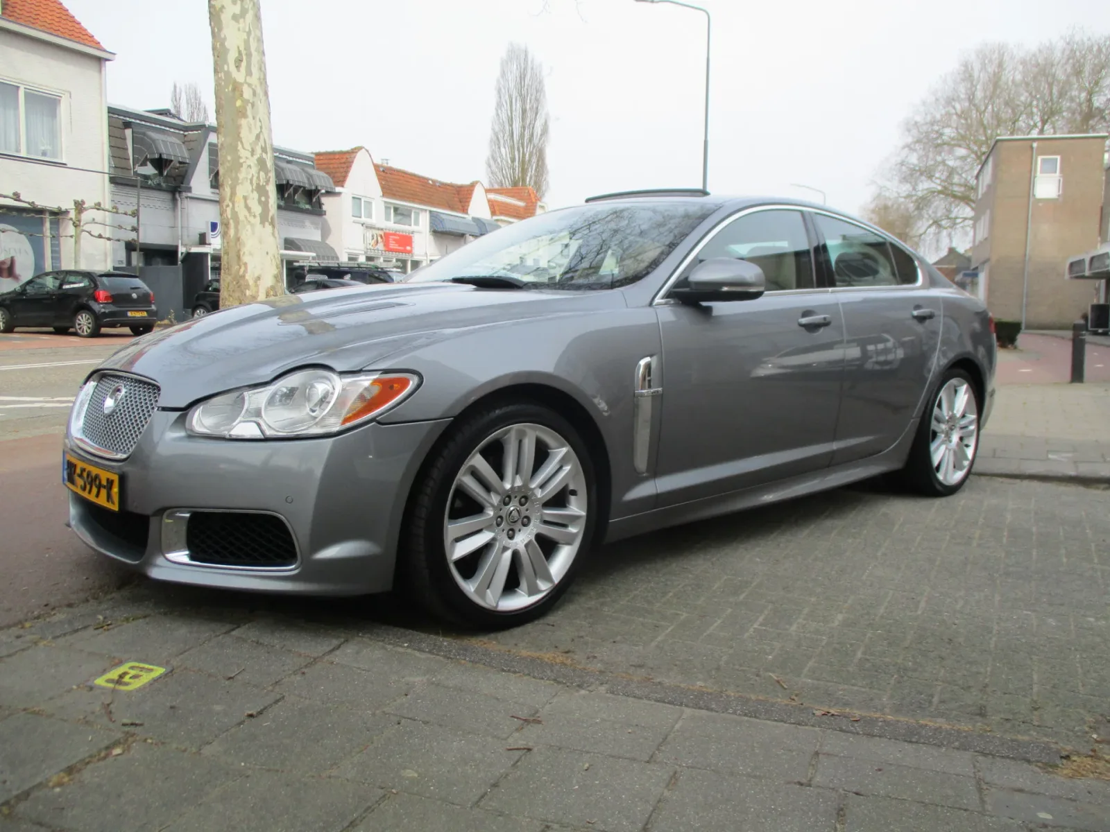 Jaguar XF (2009) — foto 1