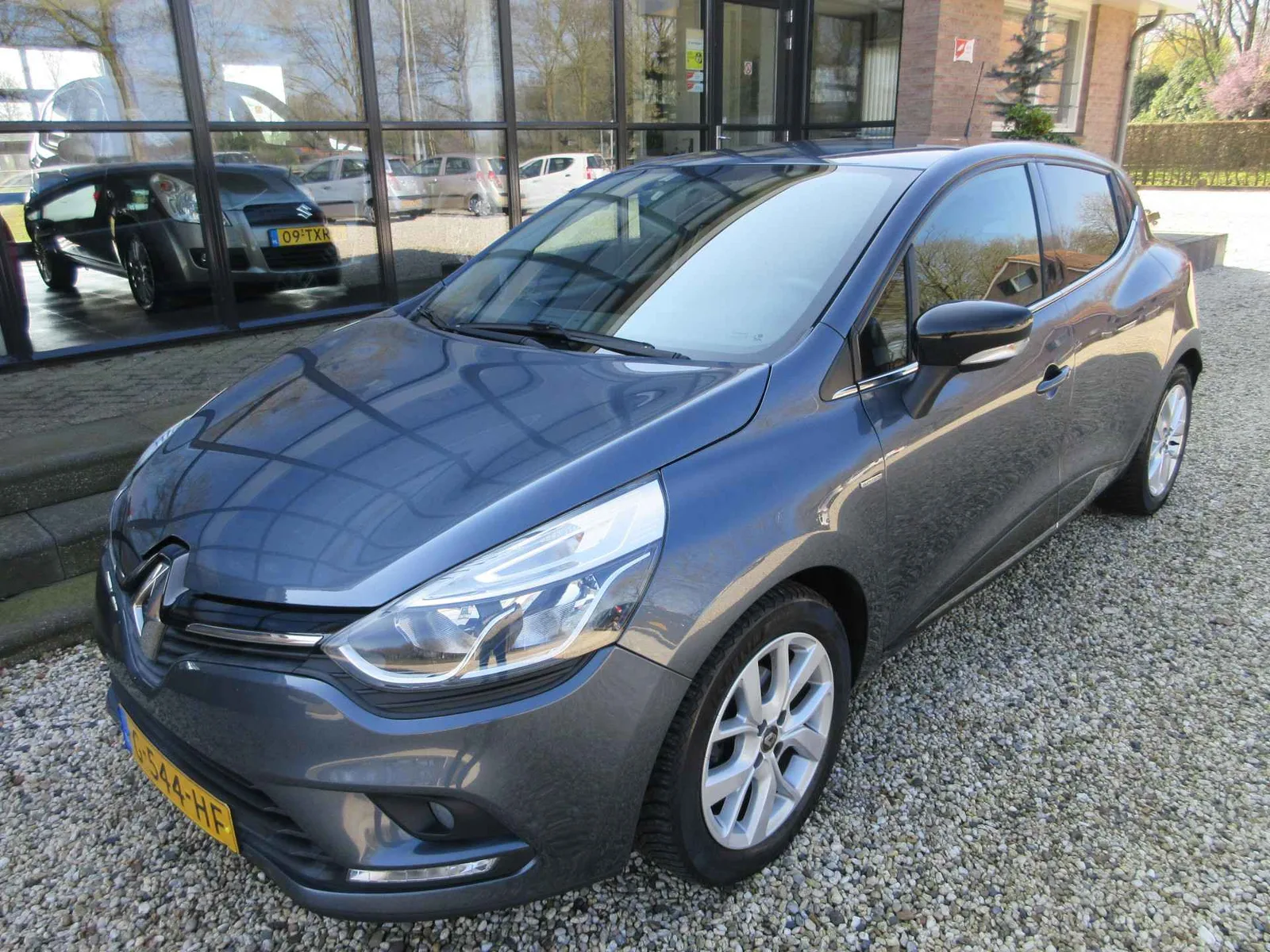 Renault Clio (2019) — foto 1