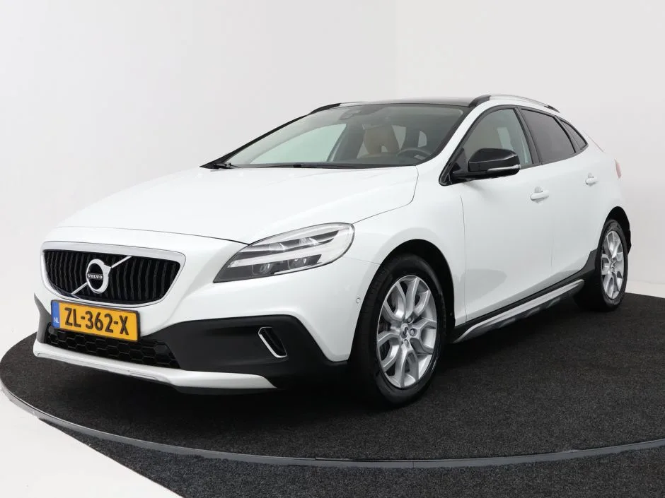 Volvo V40 (2019) — foto 1