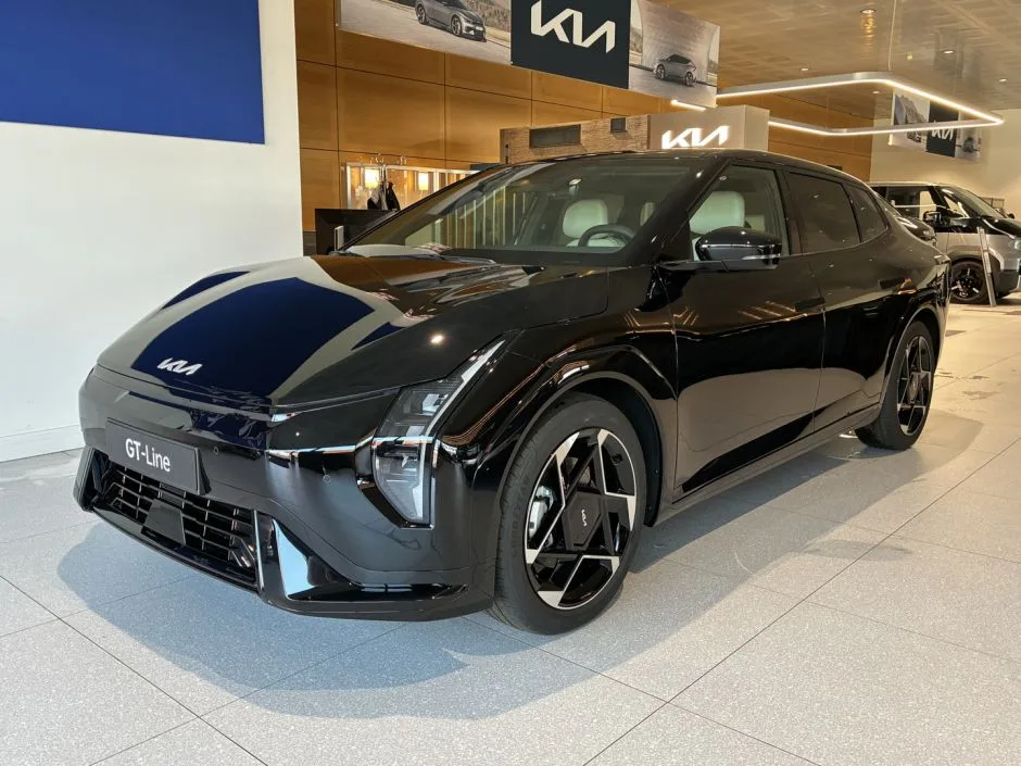 Kia EV4 (2026) — foto 1