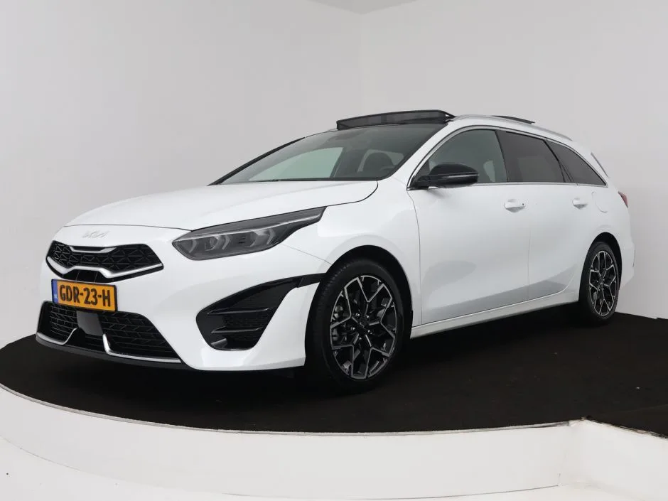 Kia Ceed_Sportswagon (2024) — foto 1