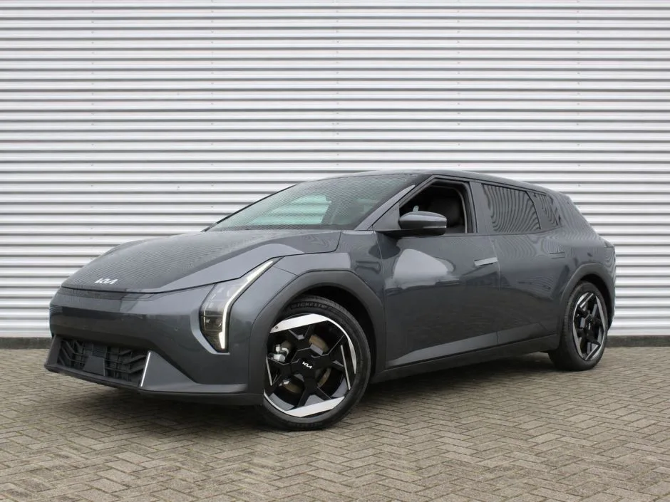 Kia EV4 (2026) — foto 1