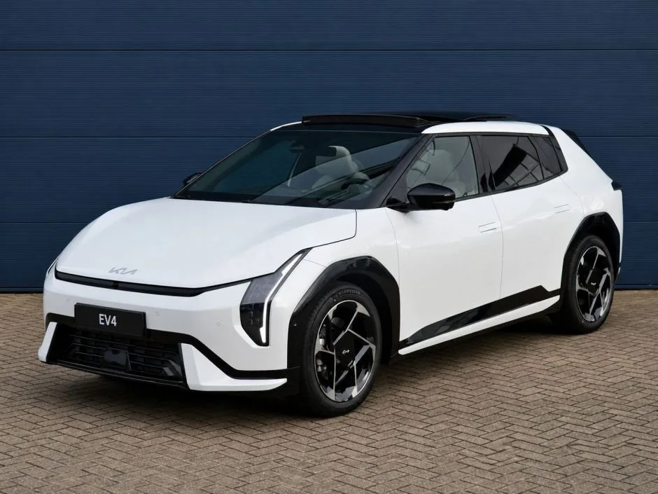 Kia EV4 (2026) — foto 1