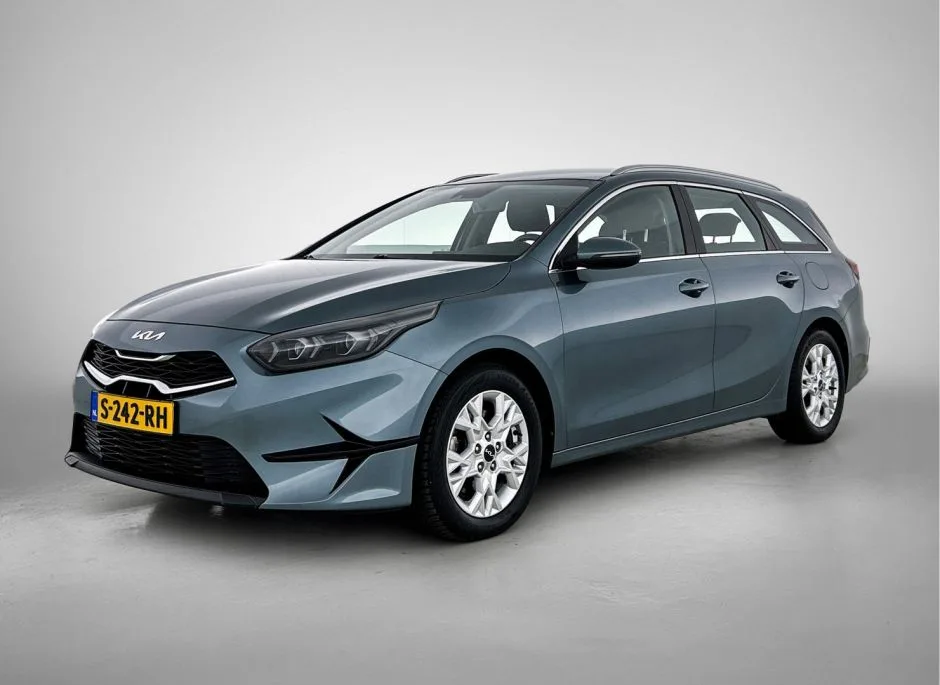 Kia Ceed_Sportswagon (2023) — foto 1