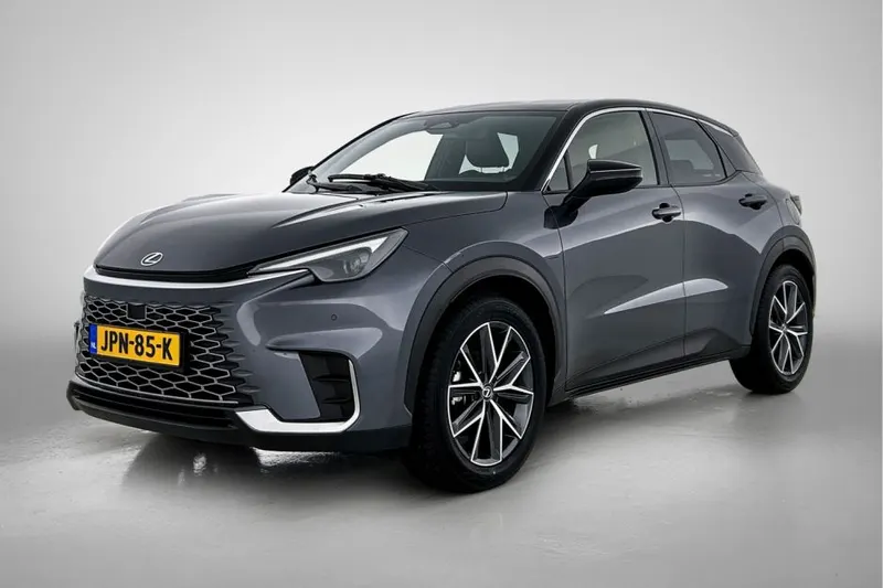 Lexus LBX (2024)