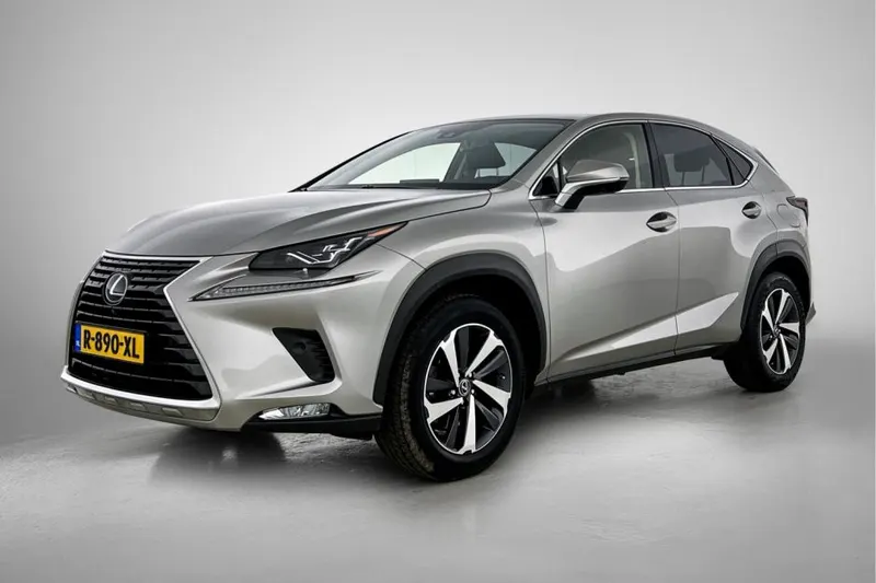 Lexus NX (2021)