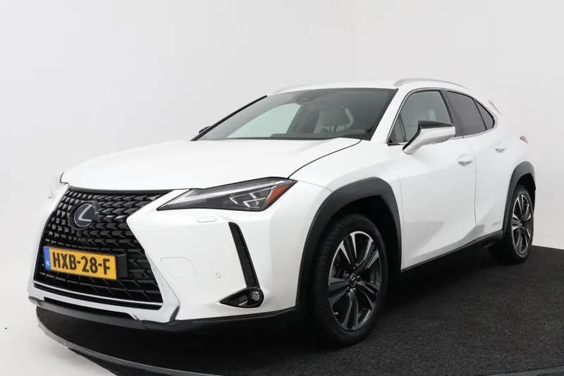Lexus UX (2021)