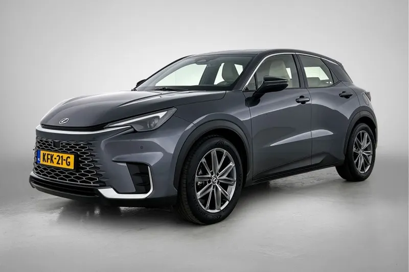 Lexus LBX (2024)
