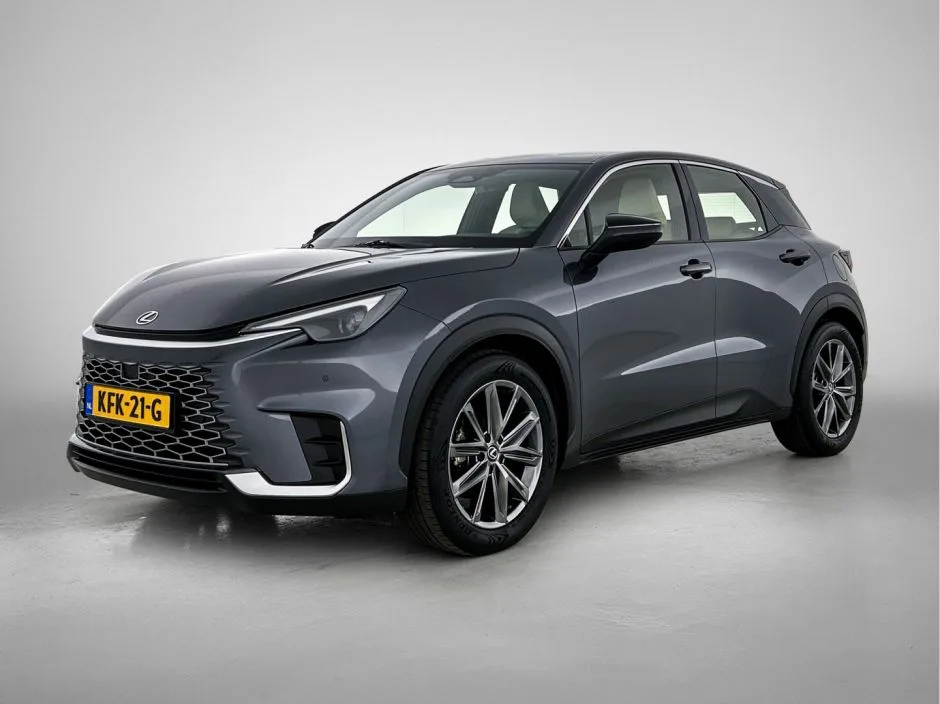 Lexus LBX (2024) — foto 1