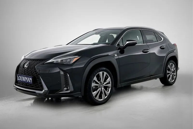 Lexus UX (2024)