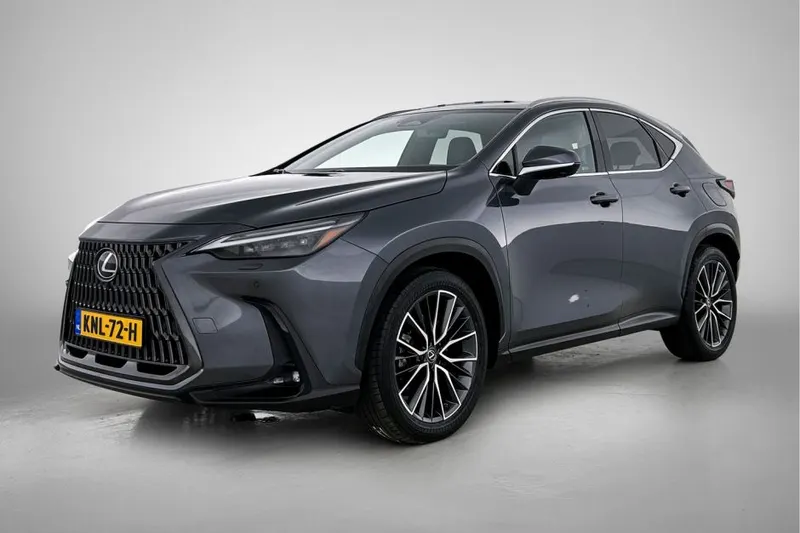 Lexus NX (2022)