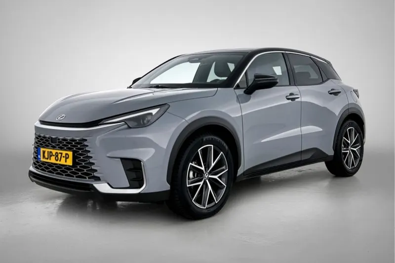 Lexus LBX (2025)