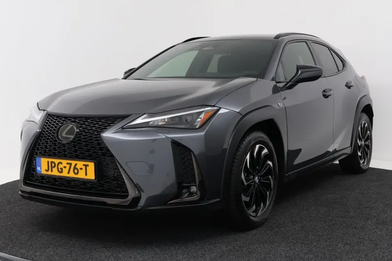 Lexus UX (2025)