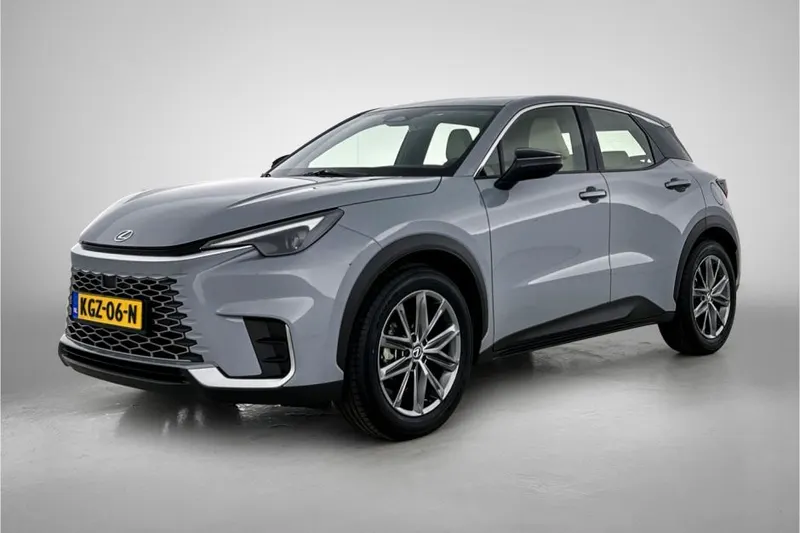 Lexus LBX (2024)