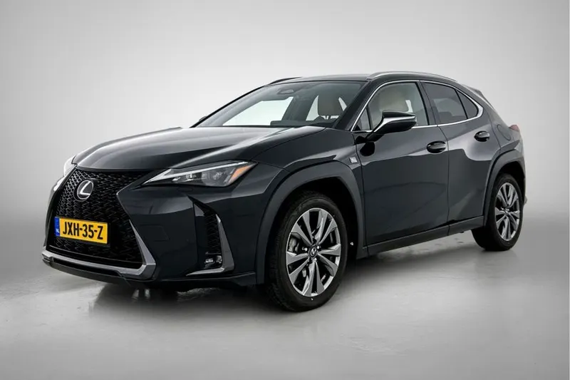 Lexus UX (2025)
