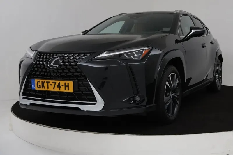 Lexus UX (2024)