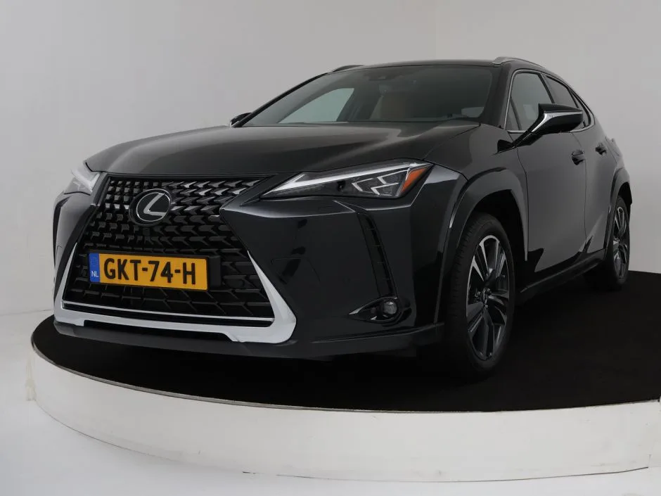 Lexus UX (2024) — foto 1