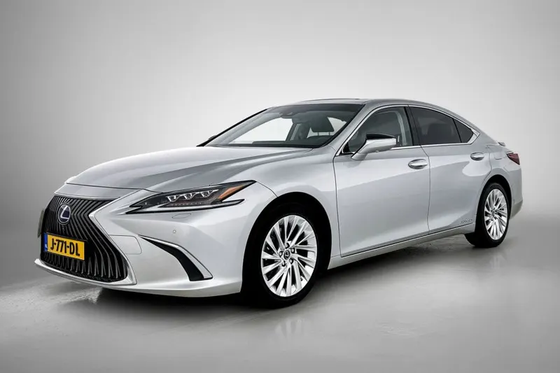 Lexus ES (2020)