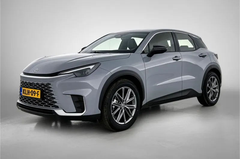 Lexus LBX (2024)