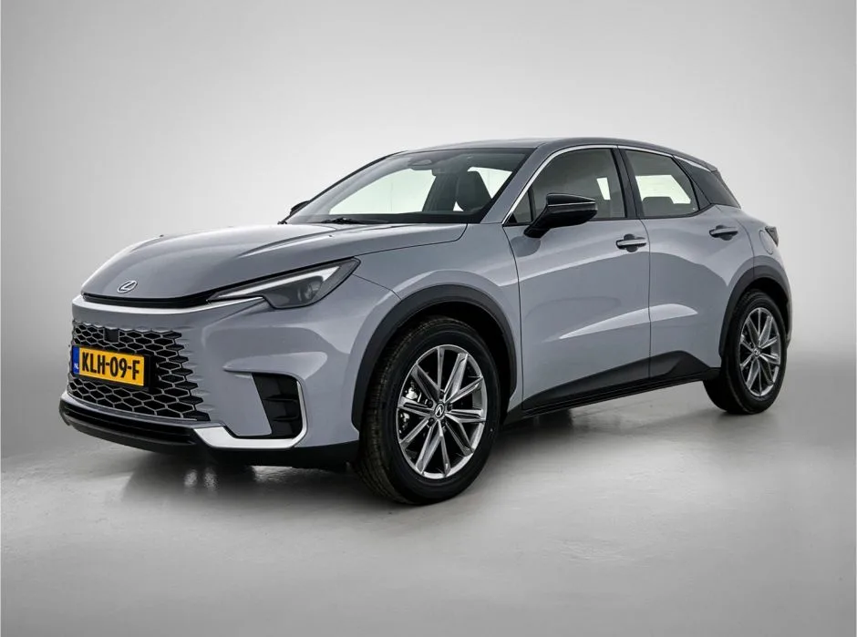 Lexus LBX (2024) — foto 1