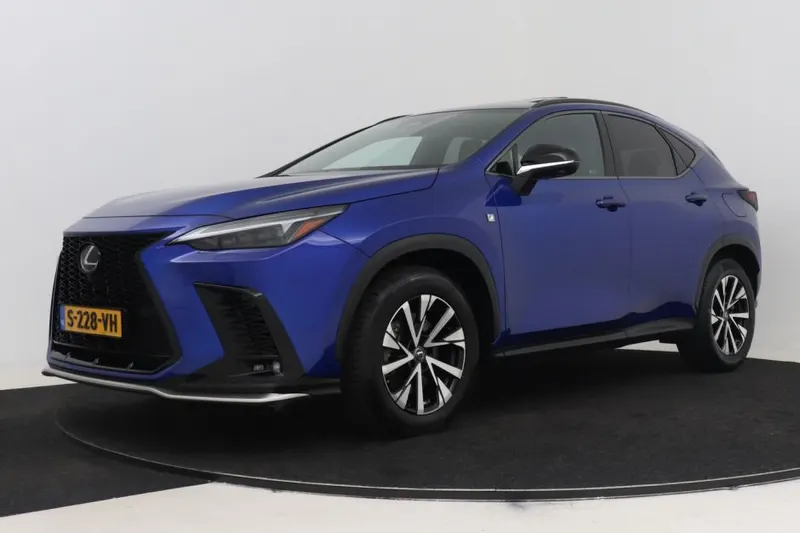 Lexus NX (2023)