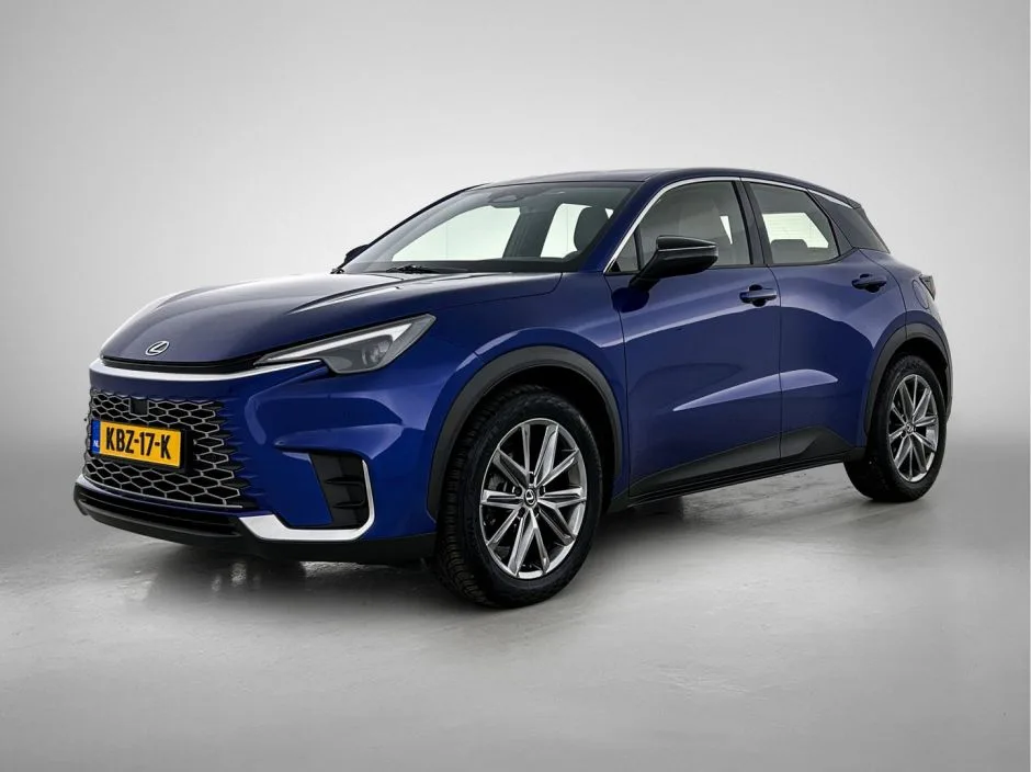 Lexus LBX (2024) — foto 1