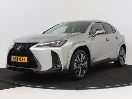 Lexus UX (2025) — foto 1