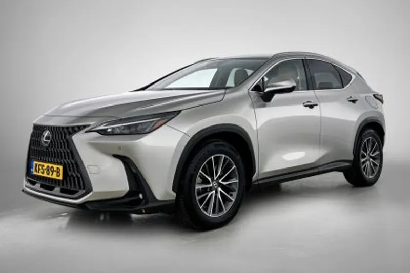 Lexus NX (2024)