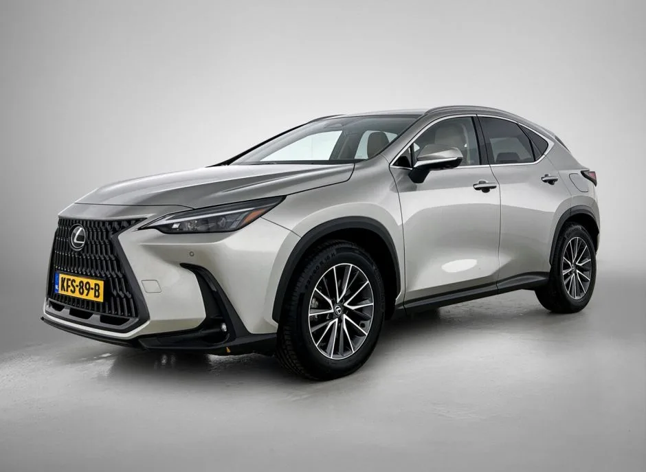 Lexus NX (2024) — foto 1
