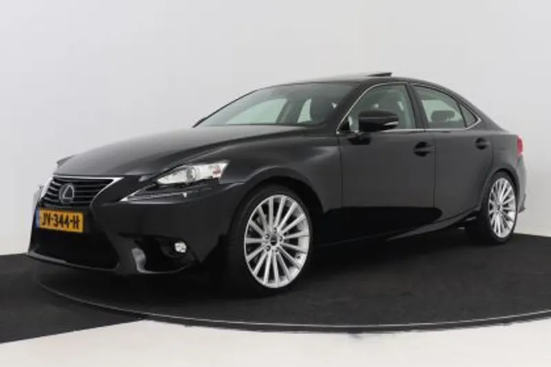 Lexus IS (2016)