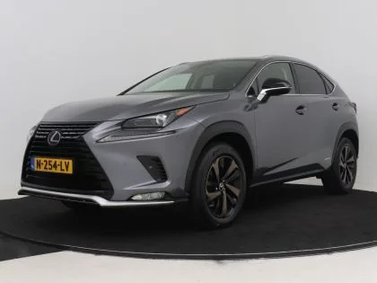Lexus NX (2021) — foto 1