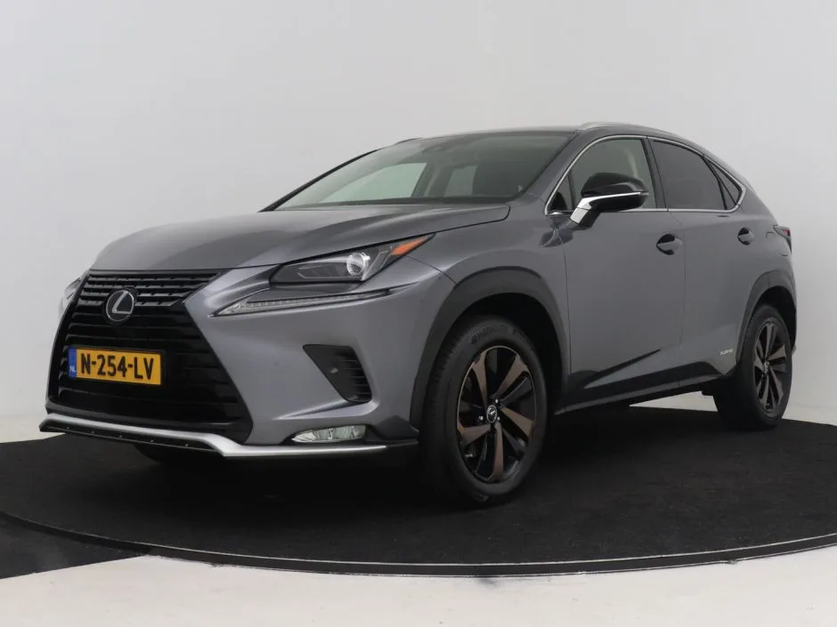 Lexus NX (2021) — foto 1