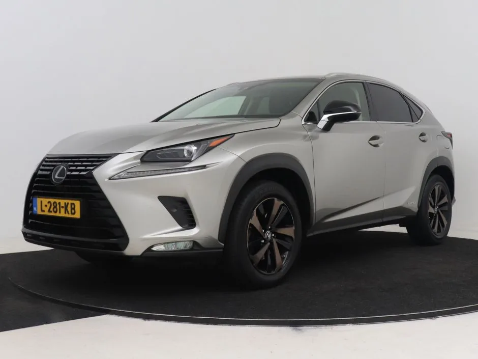 Lexus NX (2019) — foto 1