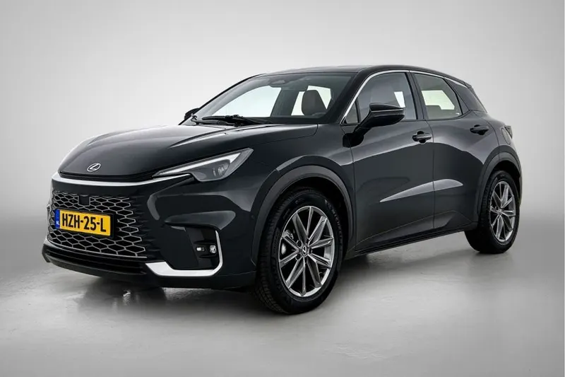 Lexus LBX (2025)