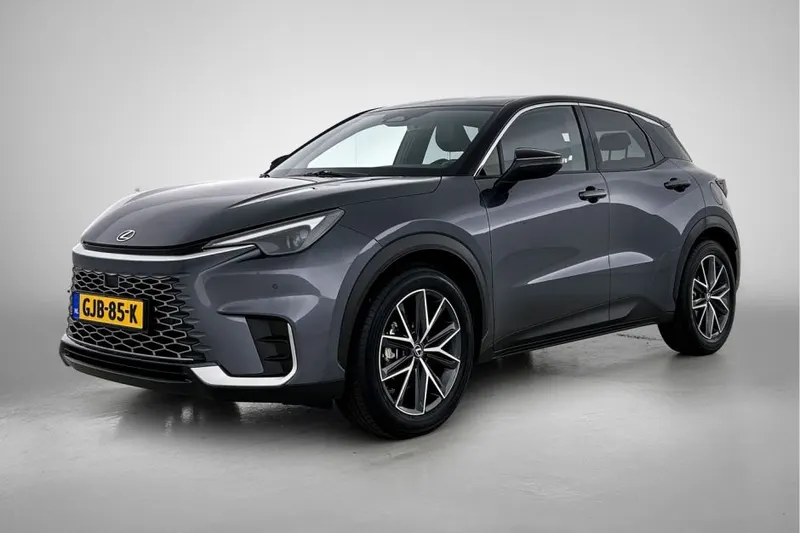 Lexus LBX (2024)