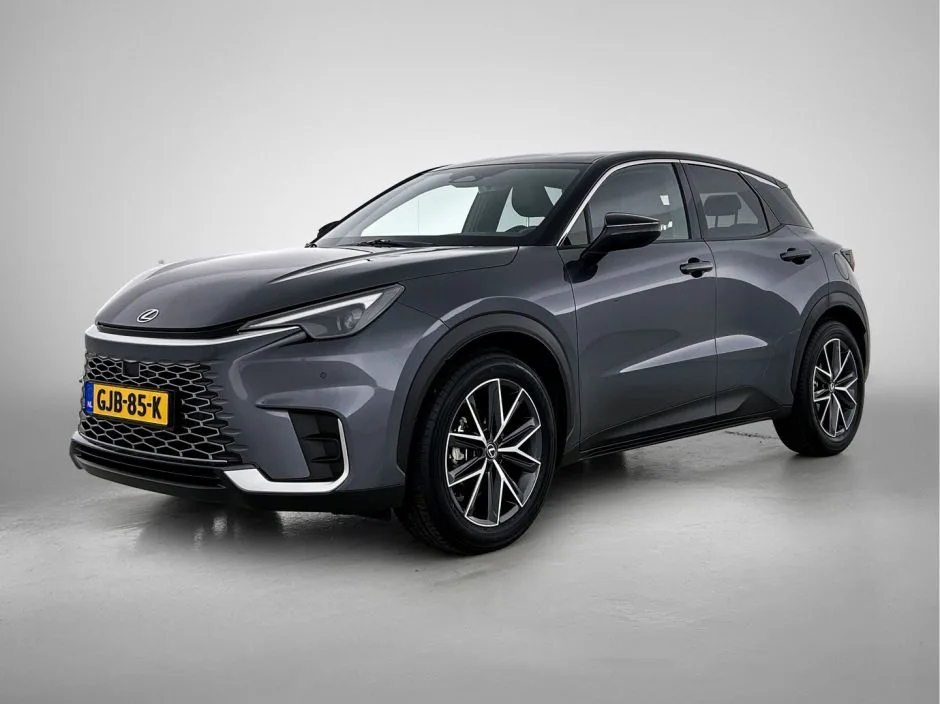Lexus LBX (2024) — foto 1