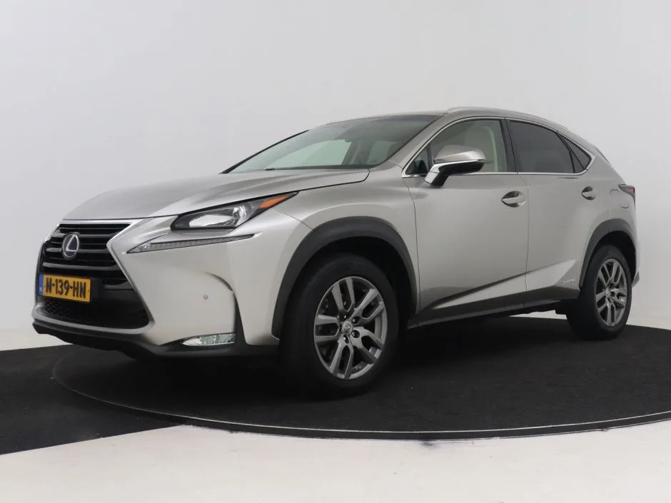 Lexus NX (2016) — foto 1