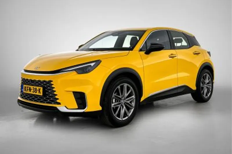 Lexus LBX (2024)