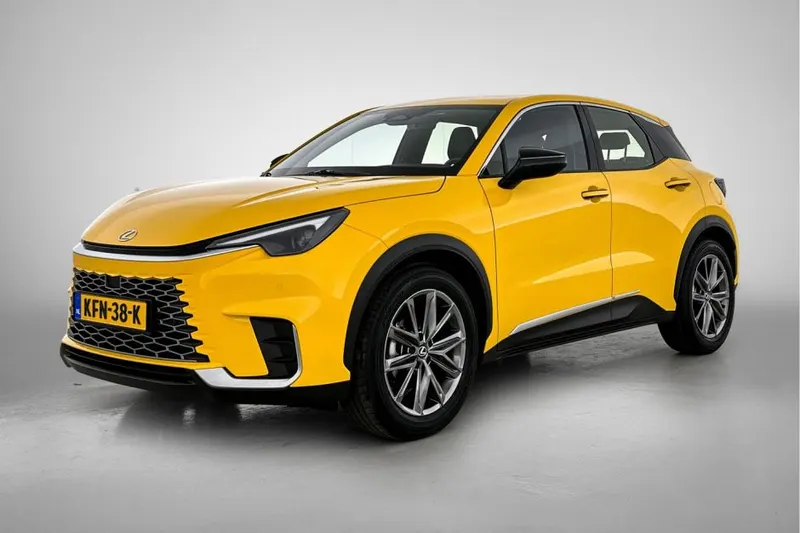 Lexus LBX (2024)