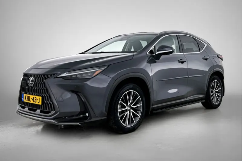 Lexus NX (2023)