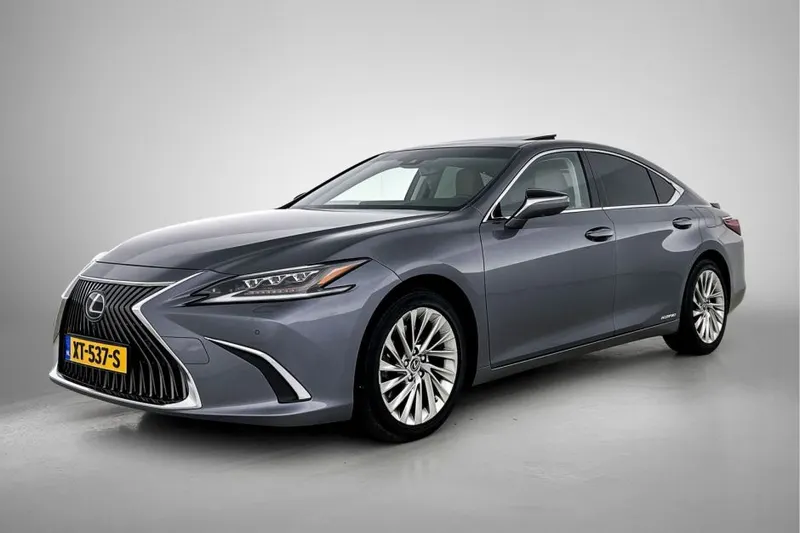 Lexus ES (2019)