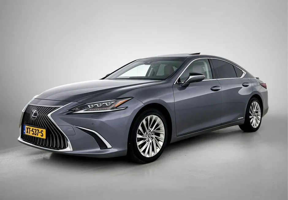 Lexus ES (2019) — foto 1